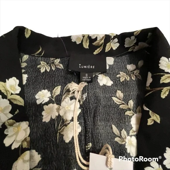 NWT LUMIERE Floral Wrap Romper - Picture 6 of 7